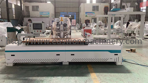 Frezarka CNC do otworów pod zamek i zawiasy dla przemysłu drzwiowego